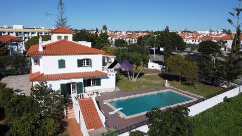 Moradia T3 c/ Piscina e Garagem