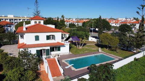 Moradia T3 c/ Piscina e Garagem