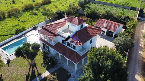 Moradia T3 c/ Piscina e Garagem