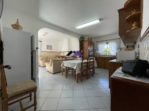 Moradia T3 c/ Piscina e Garagem