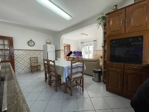 Moradia T3 c/ Piscina e Garagem