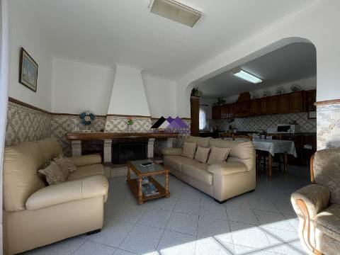 Moradia T3 c/ Piscina e Garagem