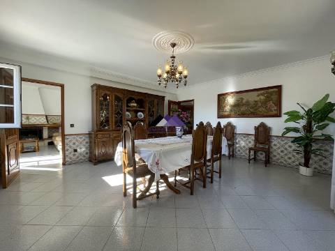 Moradia T3 c/ Piscina e Garagem