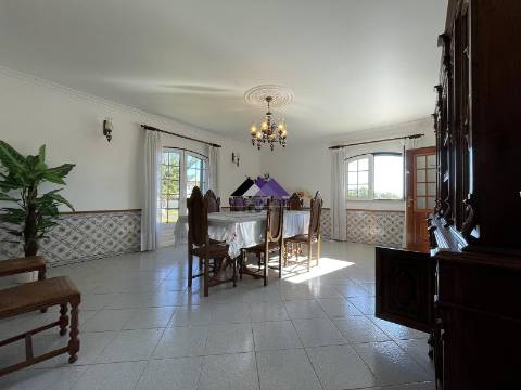 Moradia T3 c/ Piscina e Garagem