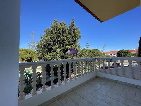 Moradia T3 c/ Piscina e Garagem