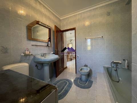 Moradia T3 c/ Piscina e Garagem