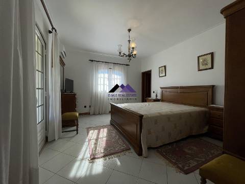 Moradia T3 c/ Piscina e Garagem