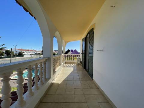 Moradia T3 c/ Piscina e Garagem