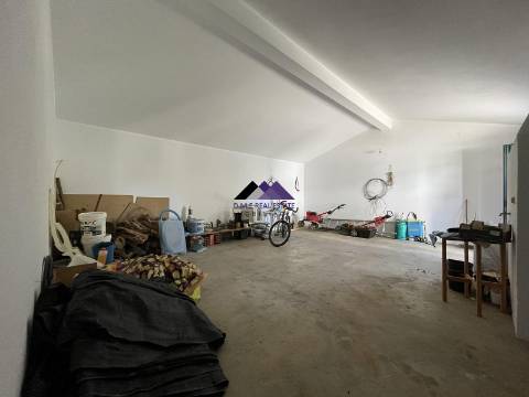 Moradia T3 c/ Piscina e Garagem