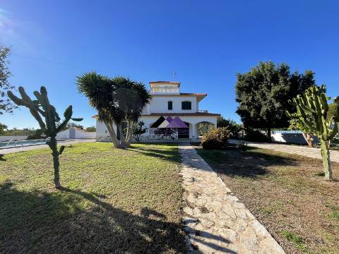 Moradia T3 c/ Piscina e Garagem