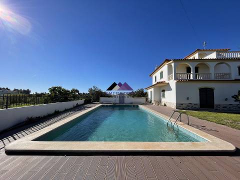 Moradia T3 c/ Piscina e Garagem