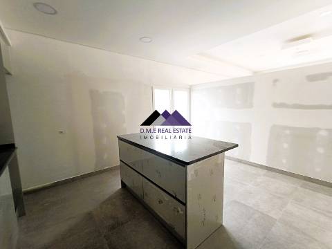 Moradia T5+1 em Construção