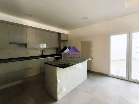 Moradia T5+1 em Construção