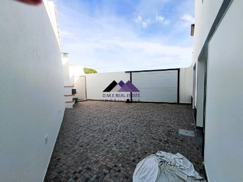 Moradia T5+1 em Construção