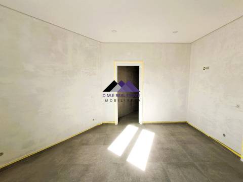 Moradia T5+1 em Construção