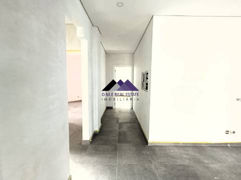 Moradia T5+1 em Construção