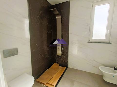 Moradia T5+1 em Construção