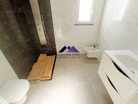 Moradia T5+1 em Construção