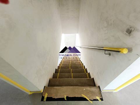 Moradia T5+1 em Construção