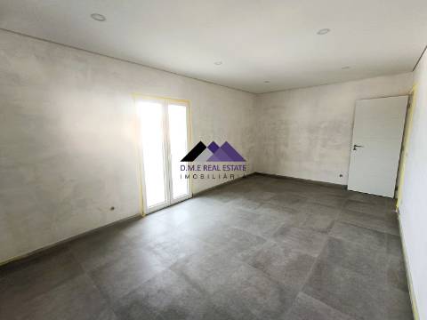 Moradia T5+1 em Construção