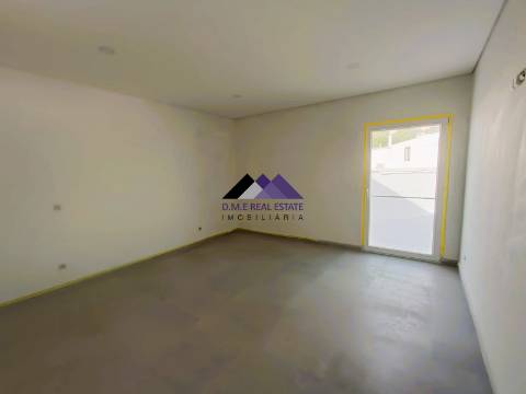 Moradia T5+1 em Construção