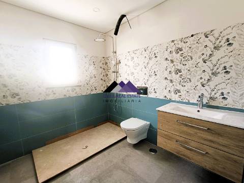 Moradia T5+1 em Construção