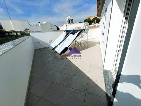 Moradia T5+1 em Construção