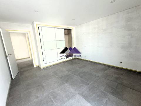 Moradia T5+1 em Construção