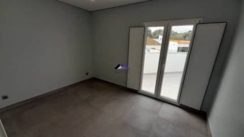 Moradia T5+1 em Construção
