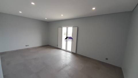 Moradia T5+1 em Construção