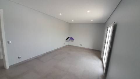 Moradia T5+1 em Construção