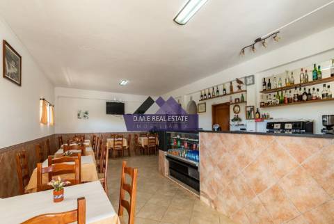 Moradia Independente - Espaço Comercial e Garagem