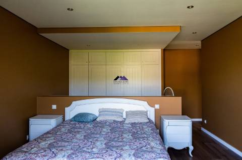 Moradia V2 com 2 Suites e Estacionamento