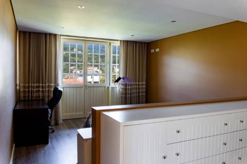 Moradia V2 com 2 Suites e Estacionamento