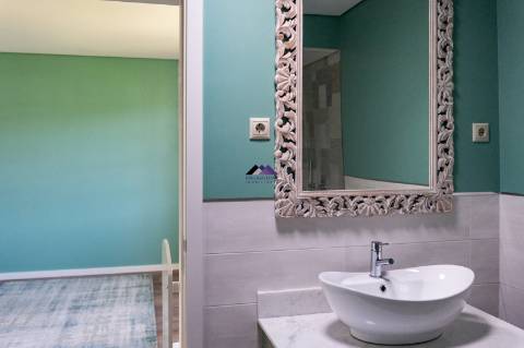 Moradia V2 com 2 Suites e Estacionamento