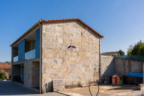 Moradia V2 com 2 Suites e Estacionamento