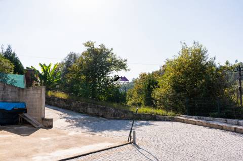 Moradia V2 com 2 Suites e Estacionamento