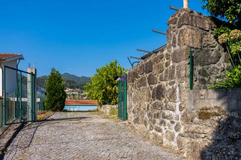 Moradia V2 com 2 Suites e Estacionamento