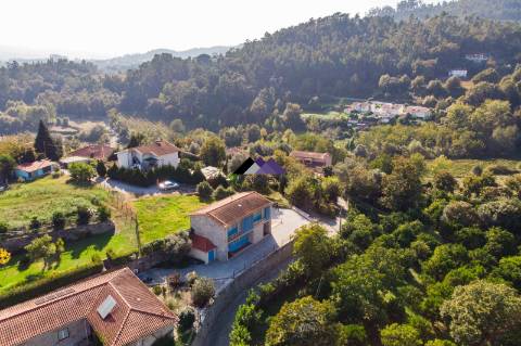 Moradia V2 com 2 Suites e Estacionamento