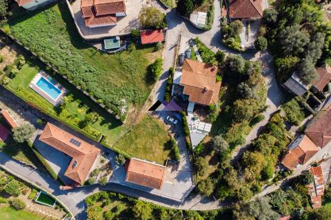 Moradia V2 com 2 Suites e Estacionamento