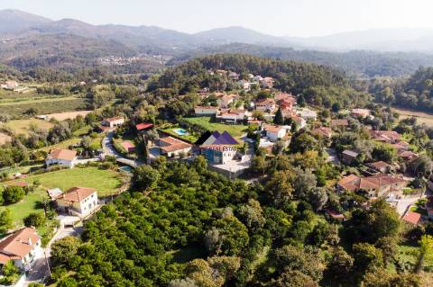 Moradia V2 com 2 Suites e Estacionamento