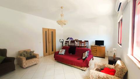 Apartamento T2 c/ Arrecadação