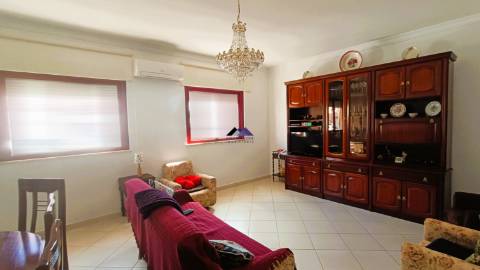 Apartamento T2 c/ Arrecadação