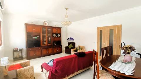 Apartamento T2 c/ Arrecadação