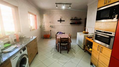 Apartamento T2 c/ Arrecadação