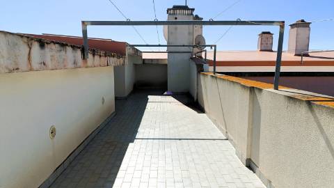 Apartamento T2 c/ Arrecadação