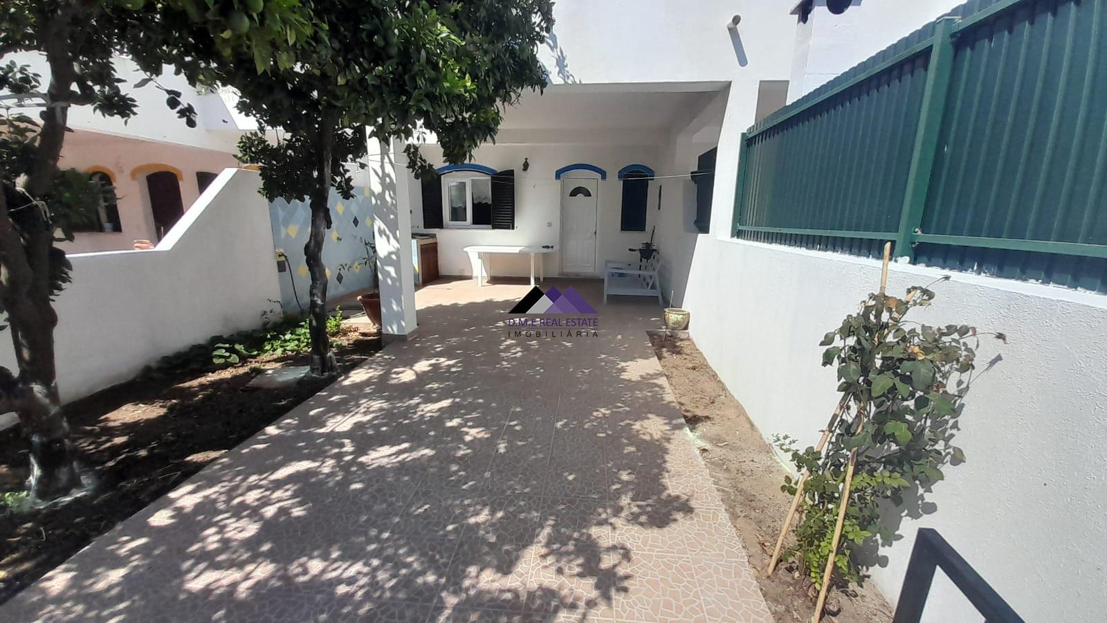 Moradia V3 com Estacionamento e Quintal