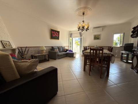 Moradia V3 com Estacionamento e Quintal