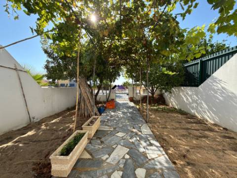 Moradia V3 com Estacionamento e Quintal