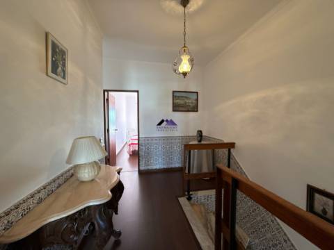 Moradia V3 com Estacionamento e Quintal